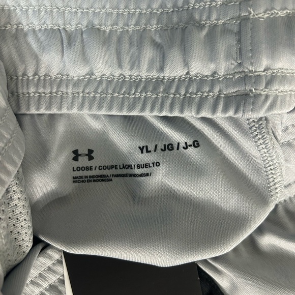 NWT Under Armour Boy’s Gray Shorts, Size L - Picture 5 of 8